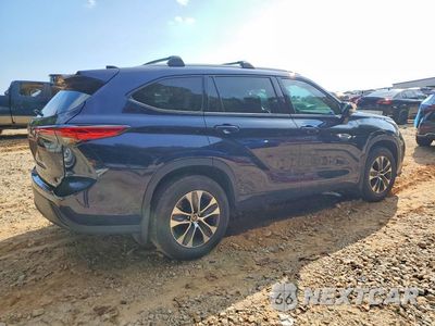 Trzecie zdjęcie samochodu z tyłu: 2022 TOYOTA HIGHLANDER XLE VIN:5TDGZRBH1NS575630 - miniatura