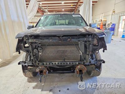 Piąte zdjęcie samochodu w środku: 2019 GMC SIERRA K1500 SLE VIN:1GTU9BED1KZ308999 - miniatura