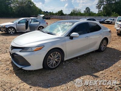 2018 TOYOTA CAMRY XLE 4T1B11HK2JU025635 - główne zdjęcie licytacji z USA - miniatura