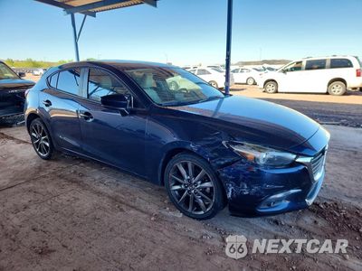 Czwarte zdjęcie samochodu z boku: 2018 MAZDA 3 GRAND TOURING VIN:3MZBN1M35JM172167 - miniatura