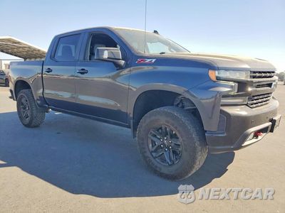 Czwarte zdjęcie samochodu z boku: 2021 CHEVROLET SILVERADO K1500 LT TRAIL BOSS VIN:1GCPYFED8MZ212250 - miniatura