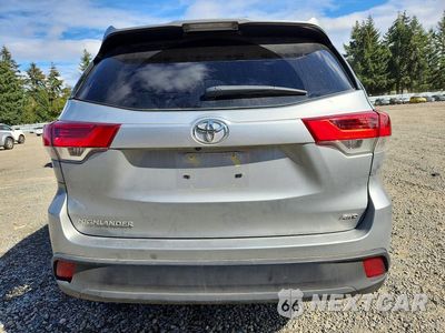 Zdjęcie 6 z 13 samochodu: 2019 TOYOTA HIGHLANDER LE VIN:5TDBZRFH9KS984832 - miniatura