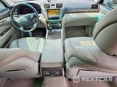 Zdjęcie 8 z 12 samochodu: 2010 LEXUS LS 460 VIN:JTHCL5EF4A5005350 - miniatura