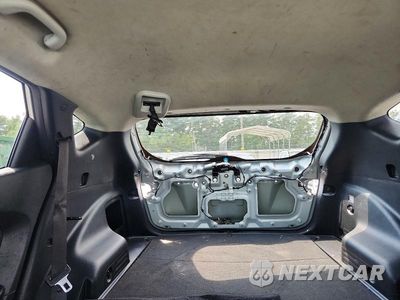 Zdjęcie 10 z 13 samochodu: 2011 HYUNDAI TUCSON GLS VIN:KM8JU3AC7BU300659 - miniatura