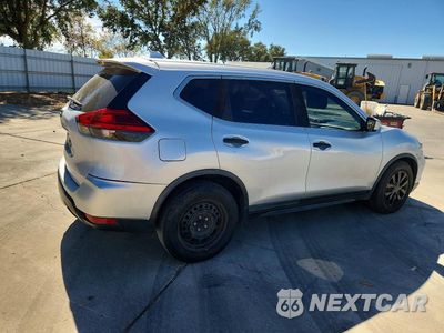 Trzecie zdjęcie samochodu z tyłu: 2017 NISSAN ROGUE S VIN:KNMAT2MT9HP581352 - miniatura