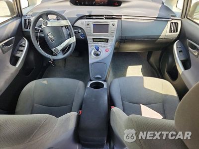 Zdjęcie 8 z 12 samochodu: 2014 TOYOTA PRIUS TWO VIN:JTDKN3DU5E1788560 - miniatura
