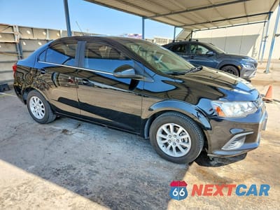 Czwarte zdjęcie samochodu z boku: 2019 CHEVROLET SONIC LT VIN:1G1JD5SB9K4104849 - miniatura
