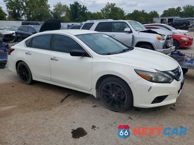 Czwarte zdjęcie samochodu z boku: 2017 NISSAN ALTIMA 2.5 SR VIN:1N4AL3AP8HC184709 - miniatura