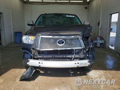 Piąte zdjęcie samochodu w środku: 2011 TOYOTA TUNDRA CREWMAX LIMITED VIN:5TFFY5F19BX110393 - miniatura