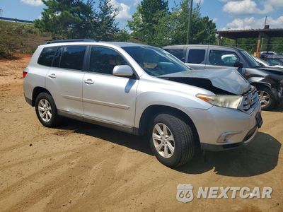 Czwarte zdjęcie samochodu z boku: 2012 TOYOTA HIGHLANDER BASE VIN:5TDBK3EH5CS106531 - miniatura