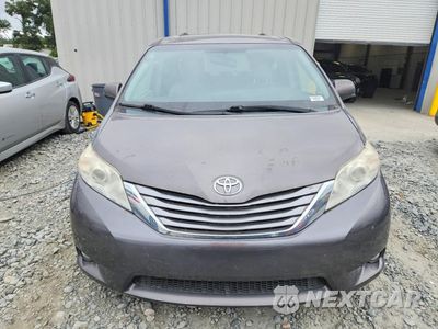 Piąte zdjęcie samochodu w środku: 2015 TOYOTA SIENNA XLE 8-PASSENGER VIN:5TDYK3DC8FS605764 - miniatura