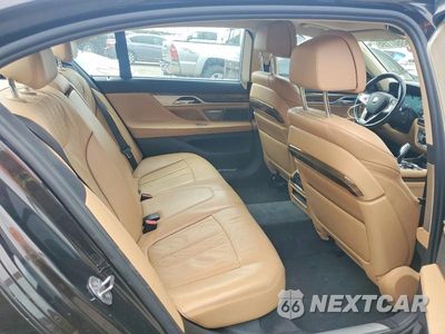 Zdjęcie 10 z 12 samochodu: 2016 BMW 740 I VIN:WBA7E2C54GG739017 - miniatura
