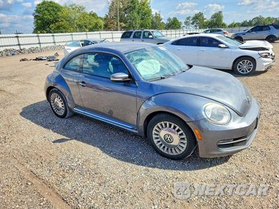 Czwarte zdjęcie samochodu z boku: 2016 VOLKSWAGEN BEETLE SE VIN:3VWJ07AT5GM613323 - miniatura