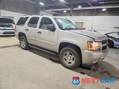Czwarte zdjęcie samochodu z boku: 2007 CHEVROLET TAHOE K1500 VIN:1GNFK13007R277122 - miniatura