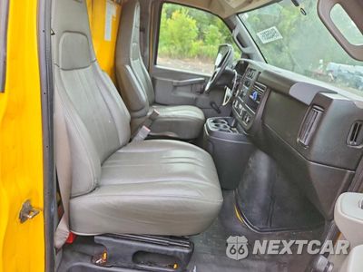 Zdjęcie 11 z 13 samochodu: 2017 GMC SAVANA BOX TRUCK VIN:1GD37TCG4H1905409 - miniatura