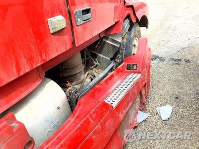Zdjęcie 14 z 14 samochodu: 2015 VOLVO VNL SEMI TRUCK VIN:4V4NC9EG2FN180203 - miniatura