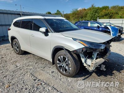 Czwarte zdjęcie samochodu z boku: 2022 TOYOTA HIGHLANDER XLE VIN:5TDGZRAH9NS091450 - miniatura