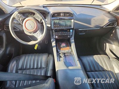 Zdjęcie 8 z 12 samochodu: 2019 JAGUAR F-PACE PORTFOLIO VIN:SADCN2GX0KA368225 - miniatura