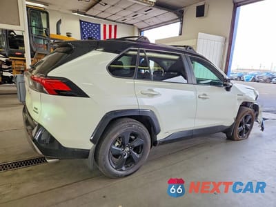 Trzecie zdjęcie samochodu z tyłu: 2021 TOYOTA RAV4 XSE VIN:4T3E6RFVXMU060266 - miniatura