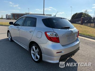 Trzecie zdjęcie samochodu z tyłu: 2009 TOYOTA MATRIX S VIN:2T1KE40E49C006755 - miniatura