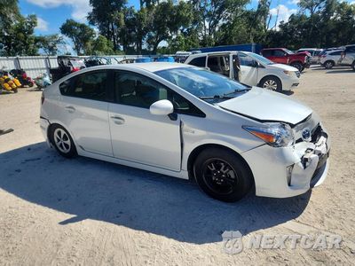 Czwarte zdjęcie samochodu z boku: 2014 TOYOTA PRIUS THREE VIN:JTDKN3DU5E1777347 - miniatura