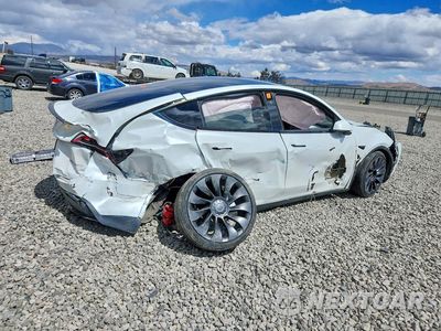 Trzecie zdjęcie samochodu z tyłu: 2024 TESLA MODEL Y VIN:7SAYGDEF0RA279595 - miniatura
