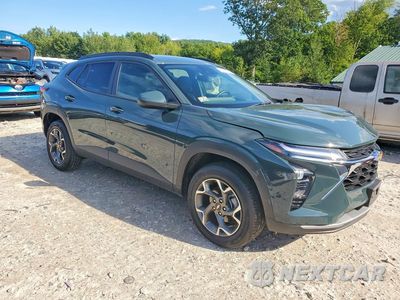 Czwarte zdjęcie samochodu z boku: 2026 CHEVROLET TRAX 1LT VIN:KL77LHEP7TC004427 - miniatura