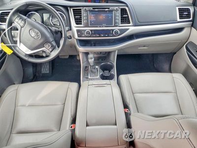 Zdjęcie 8 z 13 samochodu: 2018 TOYOTA HIGHLANDER XLE VIN:5TDJZRFH7JS555506 - miniatura