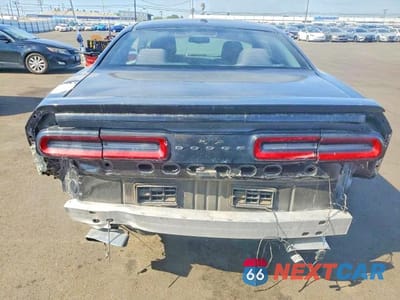 Zdjęcie 6 z 12 samochodu: 2015 DODGE CHALLENGER SXT VIN:2C3CDZATXFH703449 - miniatura