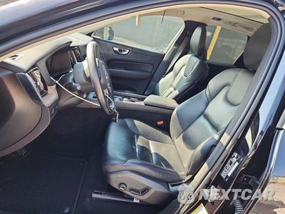 Zdjęcie 7 z 14 samochodu: 2021 VOLVO XC60 T5 MOMENTUM VIN:YV4102DK6M1748793 - miniatura