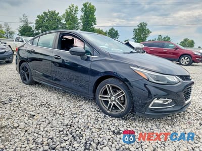 Czwarte zdjęcie samochodu z boku: 2017 CHEVROLET CRUZE LT VIN:1G1BE5SM9H7135268 - miniatura