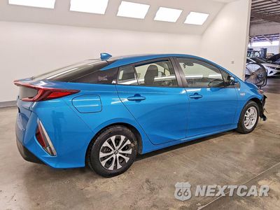 Trzecie zdjęcie samochodu z tyłu: 2021 TOYOTA PRIUS PRIME LE VIN:JTDKAMFP2M3171337 - miniatura
