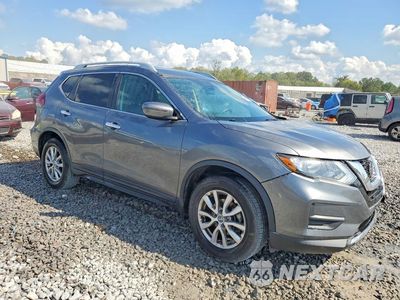 Czwarte zdjęcie samochodu z boku: 2019 NISSAN ROGUE S VIN:5N1AT2MT9KC768326 - miniatura