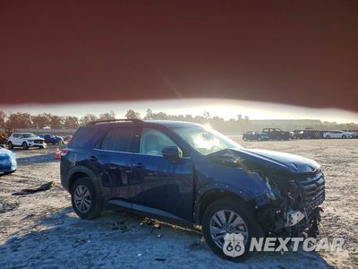 Czwarte zdjęcie samochodu z boku: 2024 NISSAN PATHFINDER SV VIN:5N1DR3BA8RC316168 - miniatura
