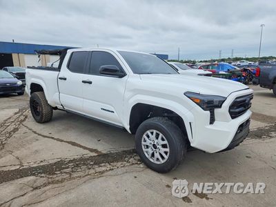 Czwarte zdjęcie samochodu z boku: 2024 TOYOTA TACOMA SR5 VIN:3TMLB5JN5RM068142 - miniatura