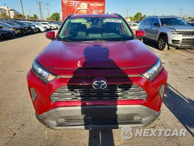 Piąte zdjęcie samochodu w środku: 2021 TOYOTA RAV4 LE VIN:JTMMWRFVXMD124721 - miniatura