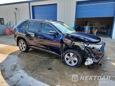 Czwarte zdjęcie samochodu z boku: 2022 TOYOTA RAV4 XLE VIN:4T3RWRFV6NU055715 - miniatura