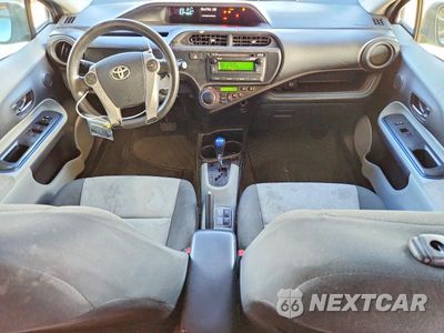 Zdjęcie 8 z 12 samochodu: 2013 TOYOTA PRIUS C THREE VIN:JTDKDTB35D1042525 - miniatura
