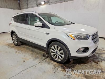 Czwarte zdjęcie samochodu z boku: 2017 FORD ESCAPE TITANIUM VIN:1FMCU0JD2HUA74796 - miniatura