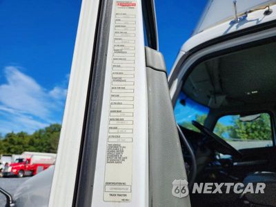Zdjęcie 11 z 13 samochodu: 2016 KENWORTH CONSTRUCTION T680 SEMI TRUCK VIN:1XKYA48X0GJ496368 - miniatura