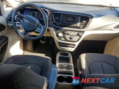 Zdjęcie 8 z 13 samochodu: 2017 CHRYSLER PACIFICA LX VIN:2C4RC1CG4HR628500 - miniatura