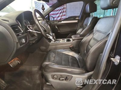 Zdjęcie 7 z 13 samochodu: 2017 VOLKSWAGEN TOUAREG WOLFSBURG VIN:WVGRF7BP2HD003801 - miniatura