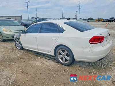 Drugie zdjęcie samochodu z przodu: 2013 VOLKSWAGEN PASSAT SE VIN:1VWBP7A38DC058011 - miniatura