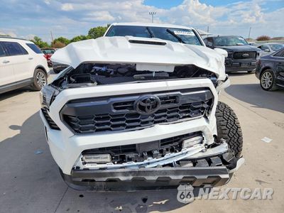 Piąte zdjęcie samochodu w środku: 2026 TOYOTA TACOMA TRD SPORT VIN:3TMLB5JN9TM267475 - miniatura