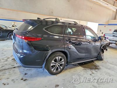 Trzecie zdjęcie samochodu z tyłu: 2021 TOYOTA HIGHLANDER XLE VIN:5TDHZRBHXMS539518 - miniatura