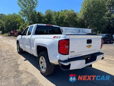 Trzecie zdjęcie samochodu z tyłu: 2018 CHEVROLET SILVERADO K1500 LT VIN:1GCVKREC3JZ211889 - miniatura