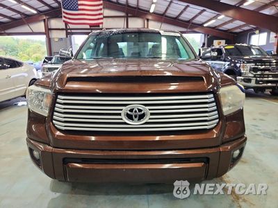 Piąte zdjęcie samochodu w środku: 2014 TOYOTA TUNDRA CREWMAX PLATINUM VIN:5TFAY5F17EX326371 - miniatura