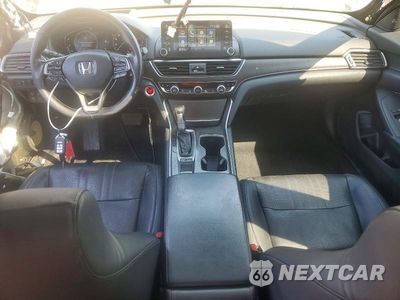 Zdjęcie 8 z 12 samochodu: 2018 HONDA ACCORD TOURING VIN:1HGCV1F94JA141709 - miniatura