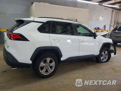Trzecie zdjęcie samochodu z tyłu: 2025 TOYOTA RAV4 XLE VIN:2T3P1RFV6SW508572 - miniatura