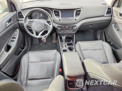 Zdjęcie 8 z 13 samochodu: 2018 HYUNDAI TUCSON LIMITED VIN:KM8J3CA29JU634894 - miniatura